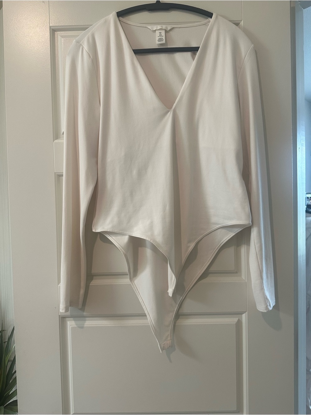 H&M Cream V-Neck Long Sleeve Bodysuit